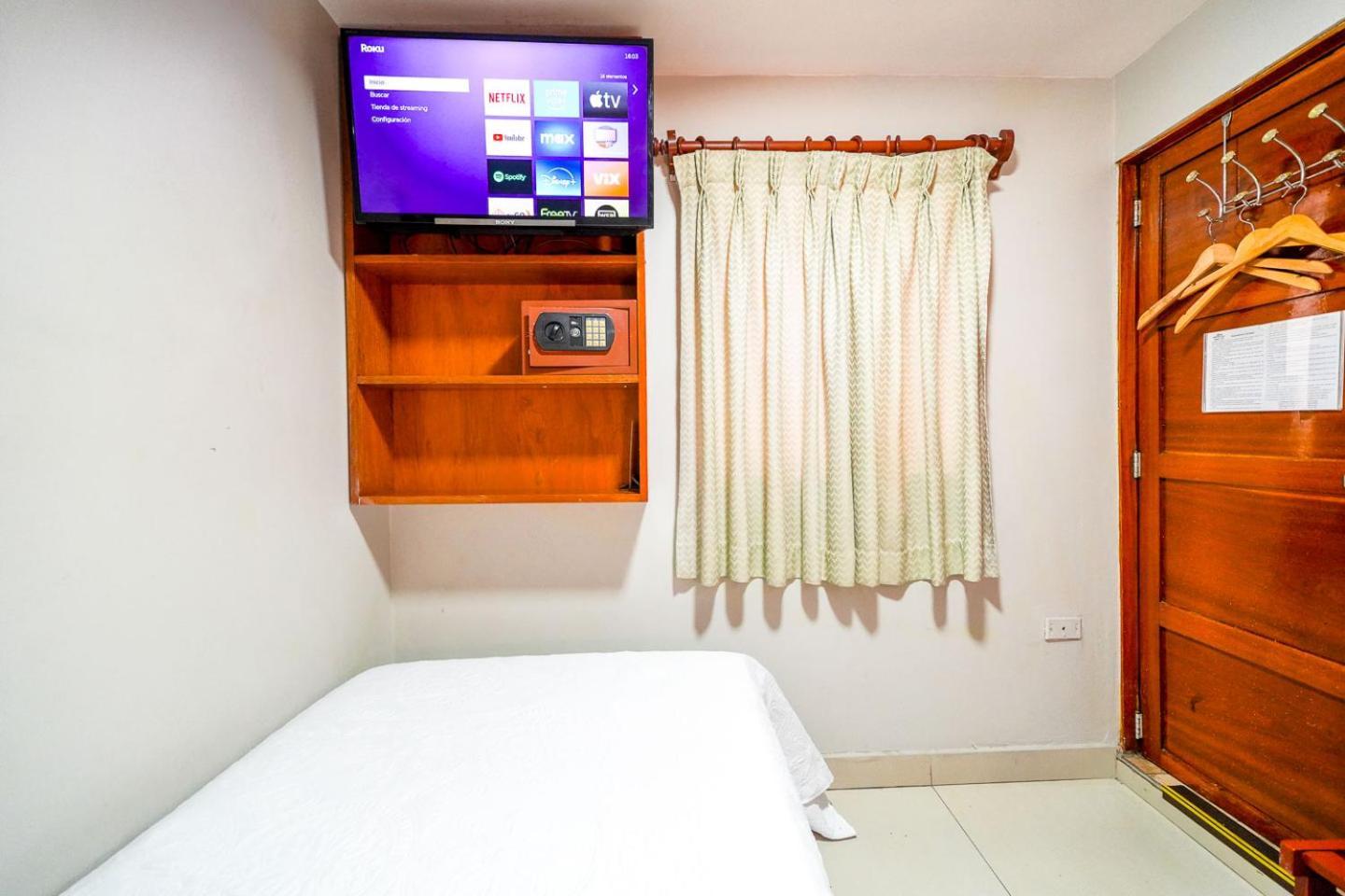 Imperial Inn Hospedaje Turistico Лима Екстериор снимка